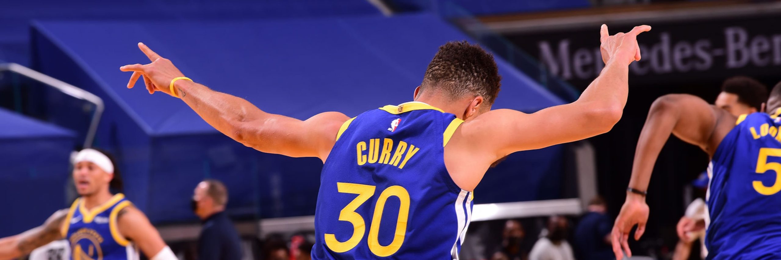 Curry snags franchise scoring crown
